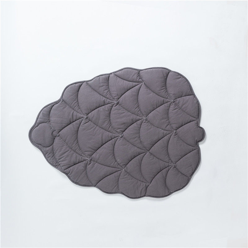 Cotton Quilted Leaf Pet Mat