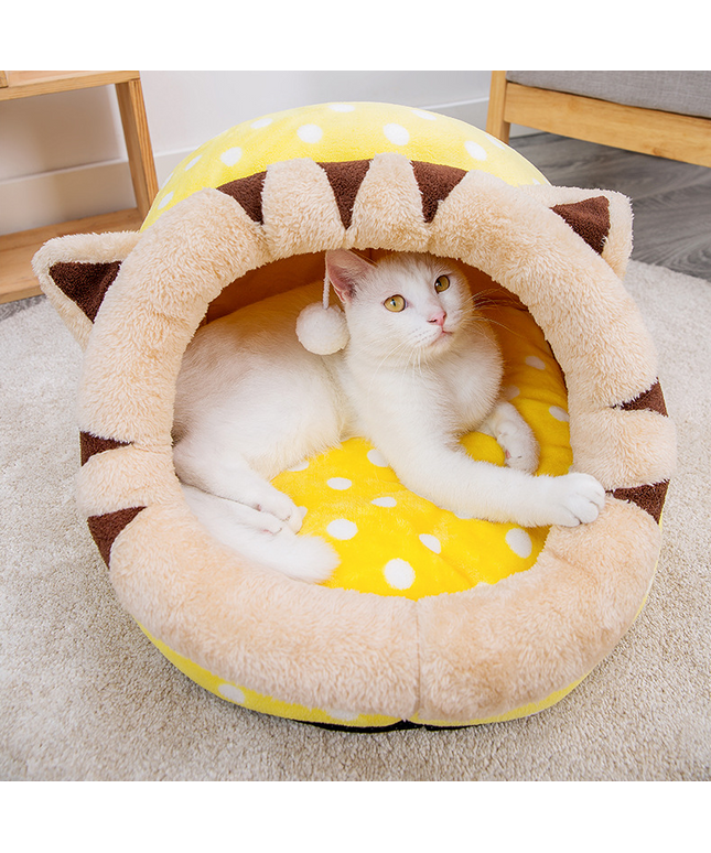 Warm cat bed in the shape of a lion.